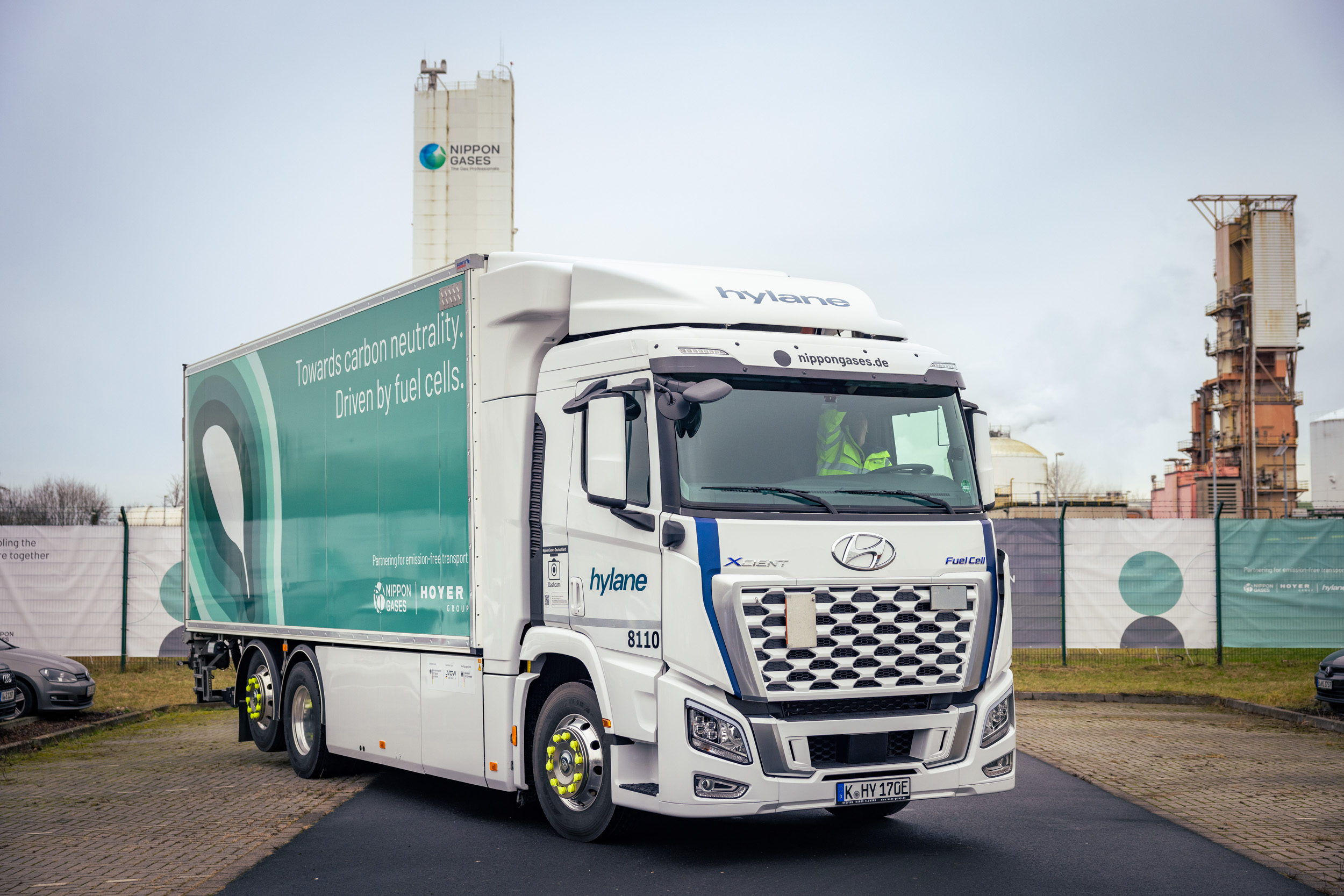 First hydrogen-powered truck for dry ice logistics