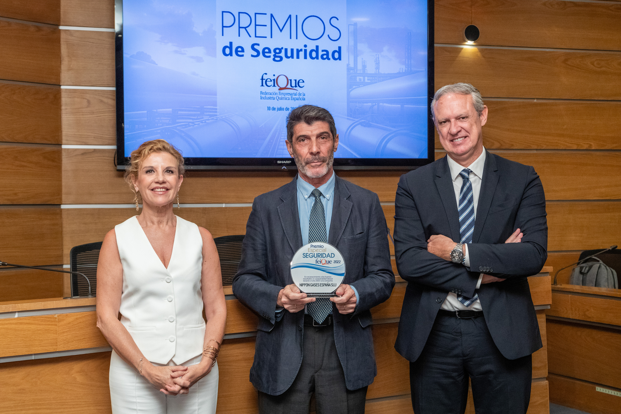 Nippon Gases receives FEIQUE’s Safety Award for excellence in this field